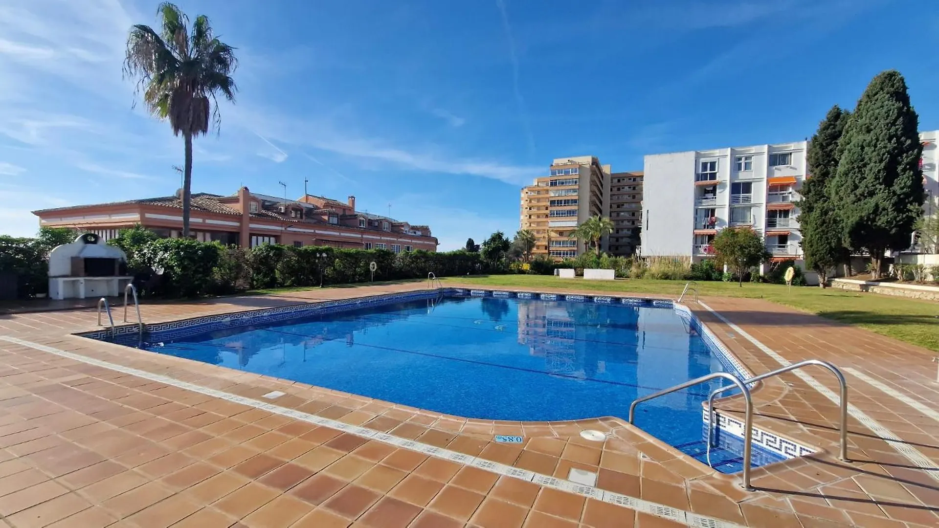 Beautiful Apartment In Calahonda Beach Sitio de Calahonda
