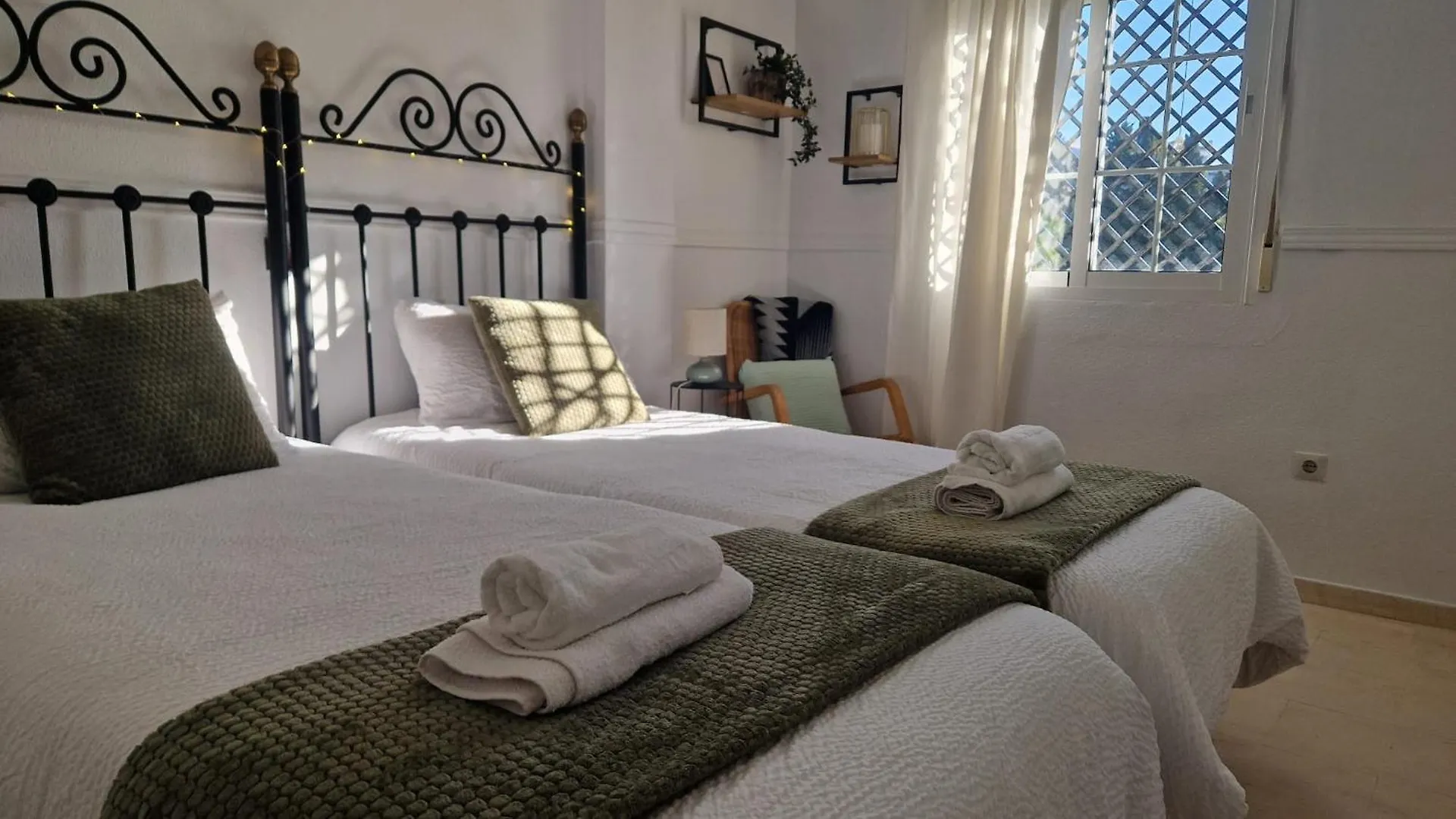 Beautiful Apartment In Calahonda Beach Sitio de Calahonda 0*,  Španělsko